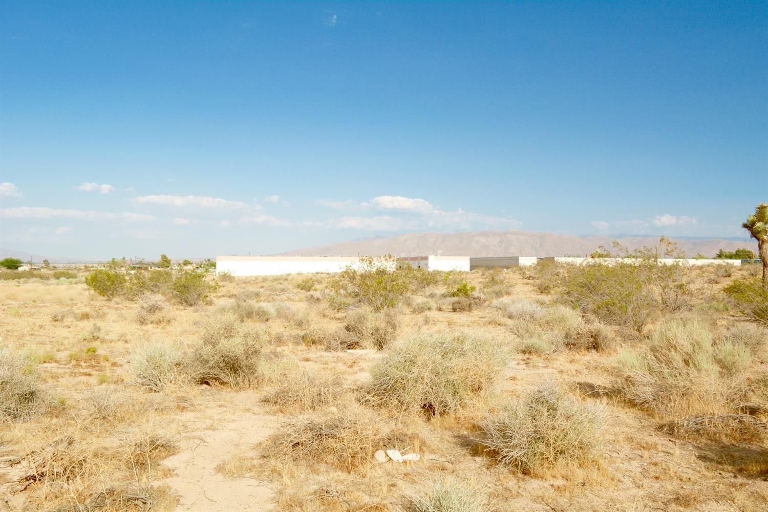 17455 Mauna Loa St, Hesperia, CA 92345